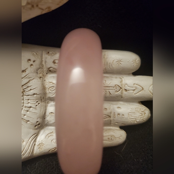 **RARE FIND** NWOT Solid Rose Quartz bracelet bangle - Picture 3 of 3